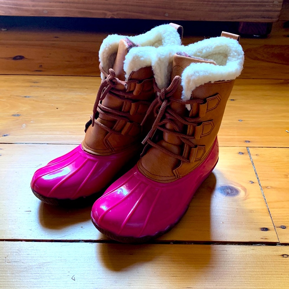 Girl’s duck boots